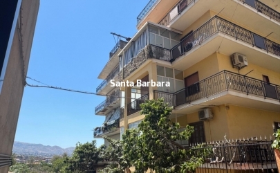 Reggio Calabria, Ampio e luminoso appartamento sito al piano secondo di una piccola palazzina.